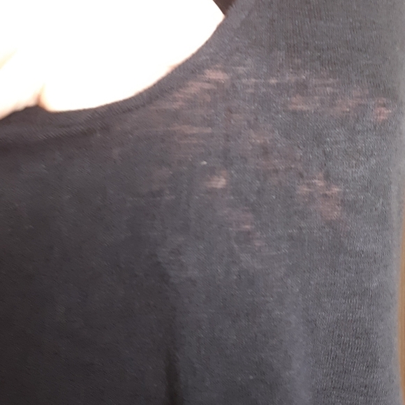 Young at Heart thin soft V-Neck sweater. Medium - Picture 4 of 6